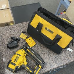 Dewalt 16g Finish Nailer Kit