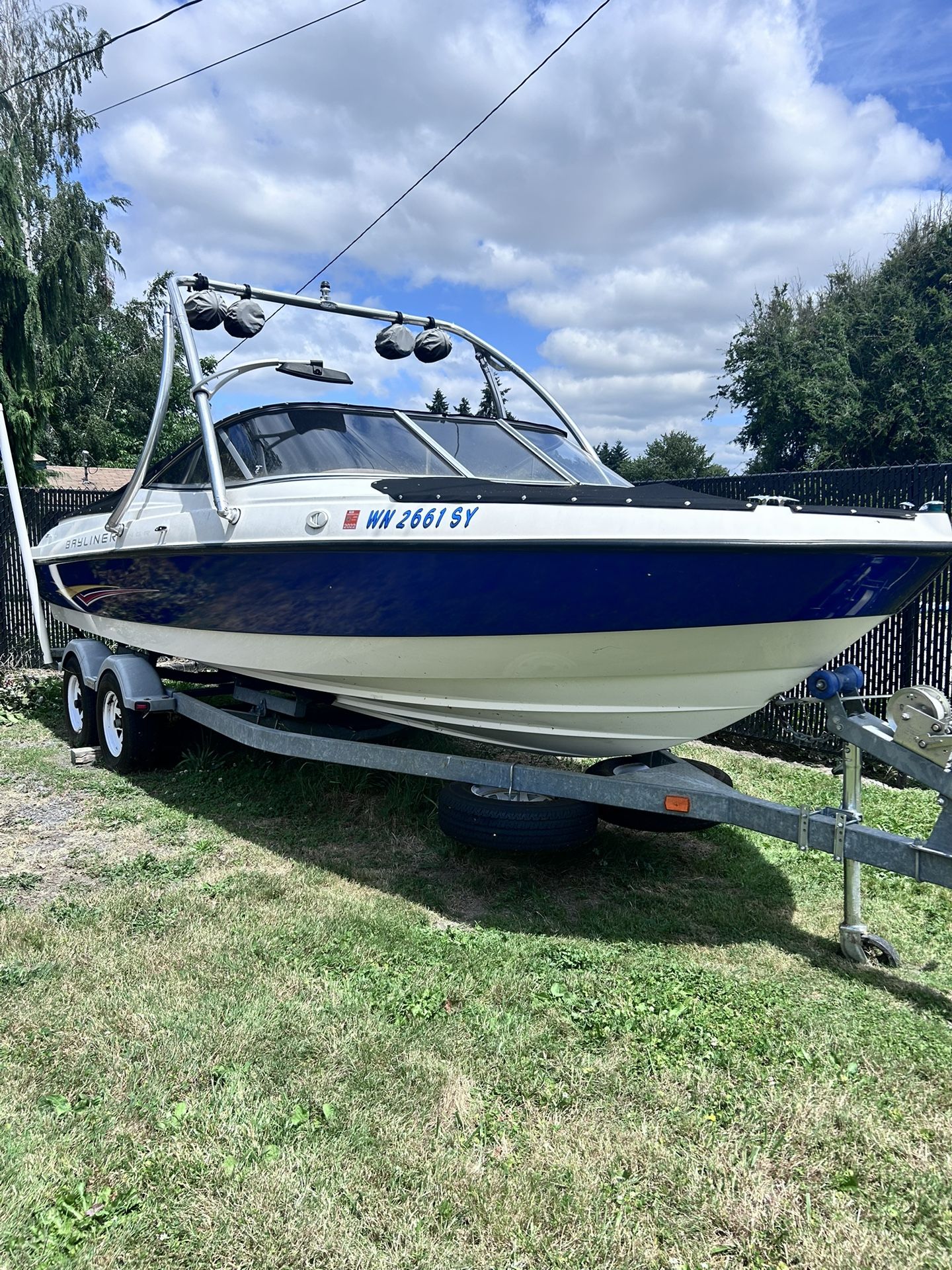 2004 Bayliner 225 BOWRIDER (23ft)