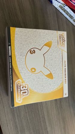 Pokémon  30 celebrating ETB box