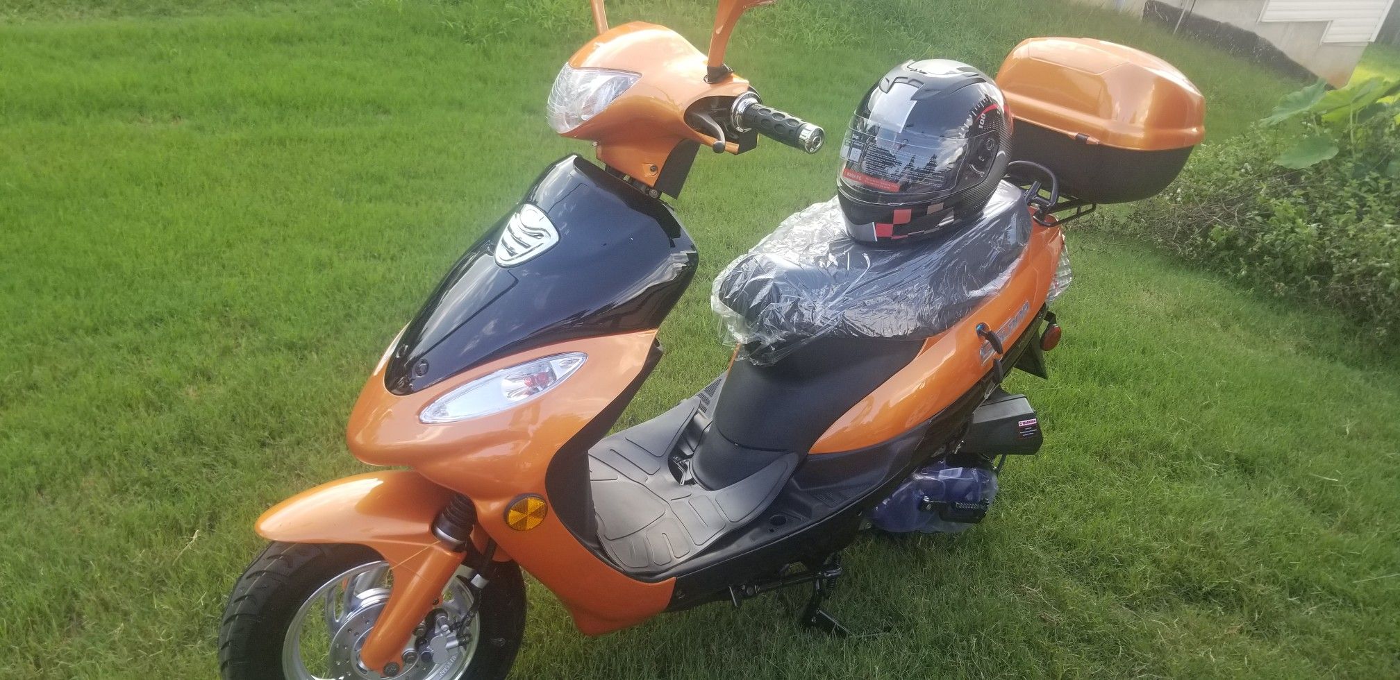 New solana mopeds 50cc helmet err t not included