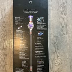 Dyson V8 Vacuum 