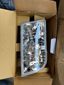 Capa certified Right headlight assembly Ford crown victoria 1998 to 2011