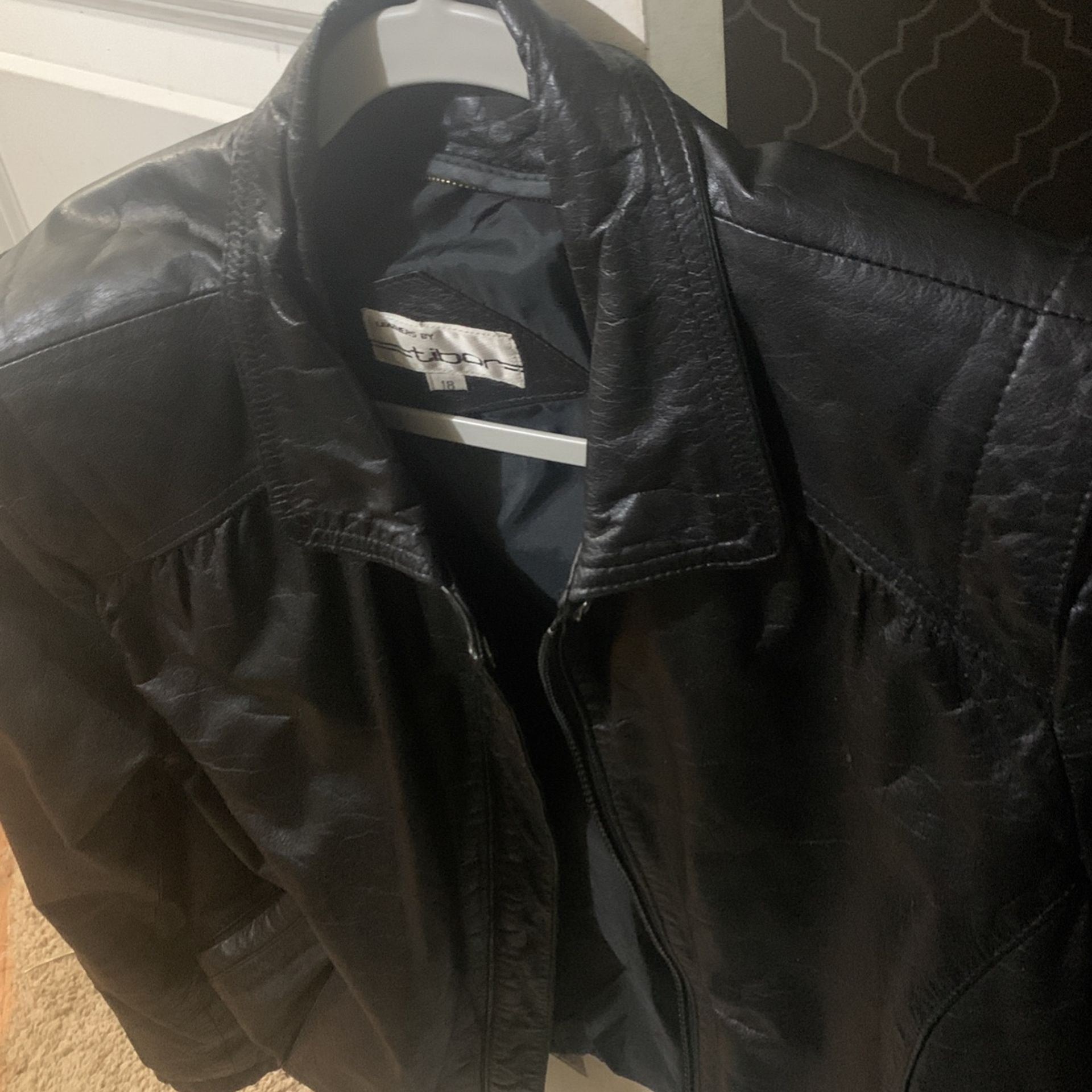 Nice Ladies Leather Jacket Size 10