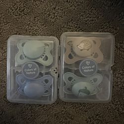 Lightly used/ Sanitized NUK PACIFIERSw/ Case