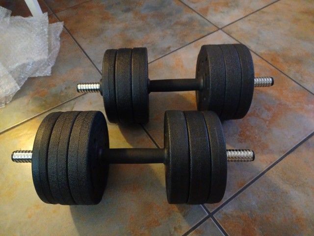 2 Sets Of Brand New Dumbbells Each Dumbbell is 18 Pounds So 36 Pounds Total 25 Doll For Both 