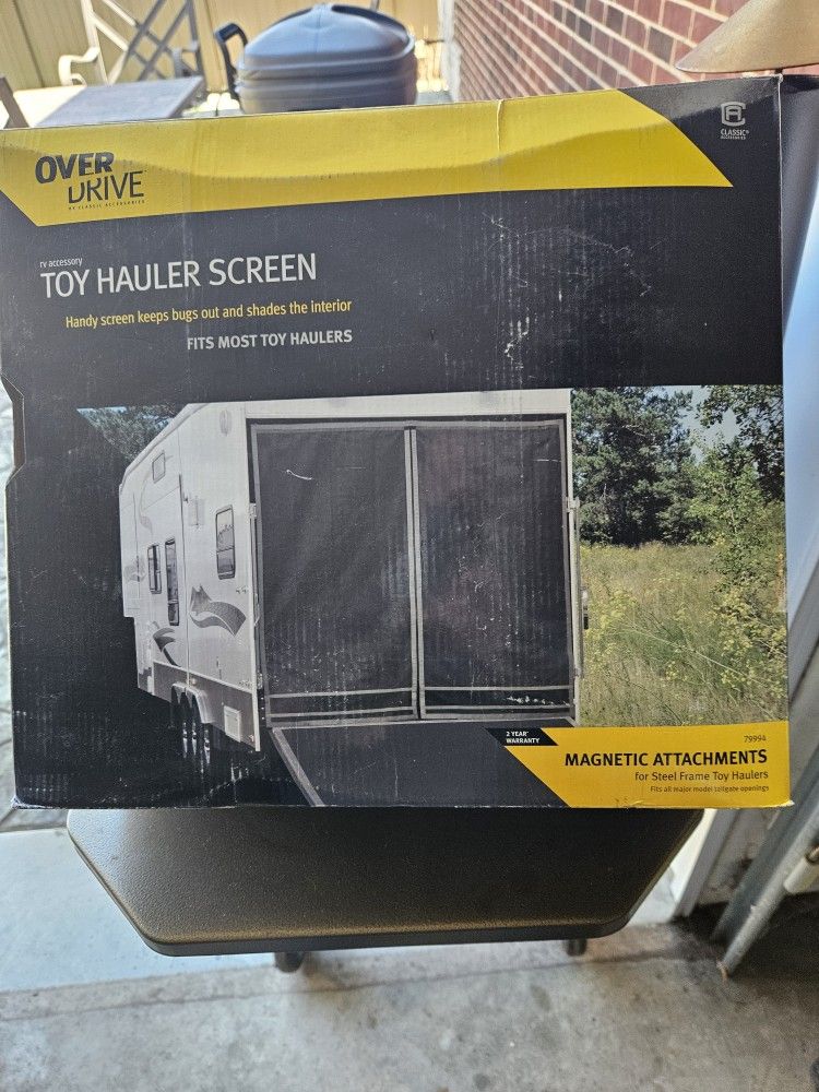 Toyhauler Screen