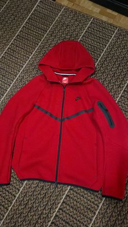 Red Nike tech ( pick up)