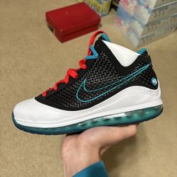 Size 9 - CLEAN Nike Air Max LeBron 7 VII Retro QS Red Carpet 2019