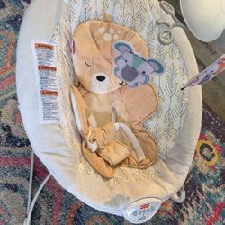 Fisher-Price Portable Baby Seat Fawn Meadows Deluxe Bouncer with Toy Mobile, Music & Vibrations for Newborns 0+ Months