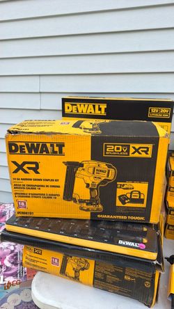 DeWalt 20V XR 18GA Narrow Crown Stapler Kit