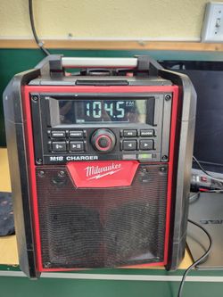 M18 CHARGER MILWAUKEE