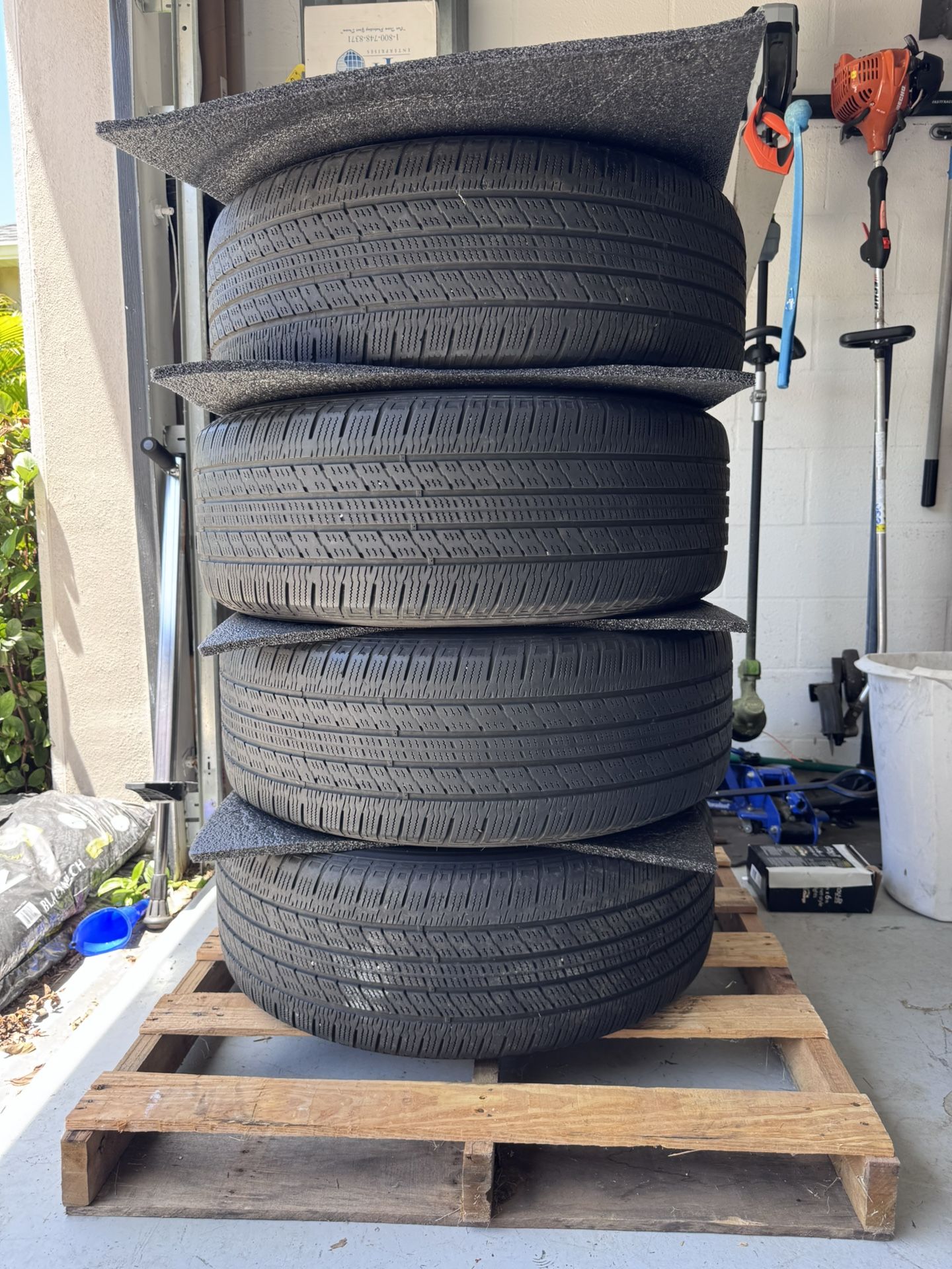 Hanook 265/60 R18 Tires & OEM FORD F150 XLT Rims