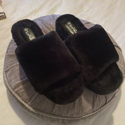 Women's Furry Platform Wedge Sandal/size 6/ New