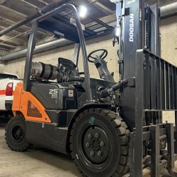 NEW 2024 DOOSAN forklift 5500 lb,Pneumatic tires for sale 