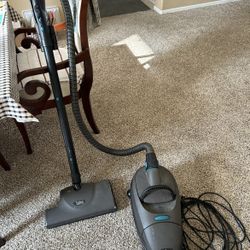 Vacuum cleaner - great suction, detachable head