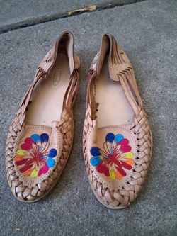 SIZE 8 PICK UP IN SUN VALLEY $10