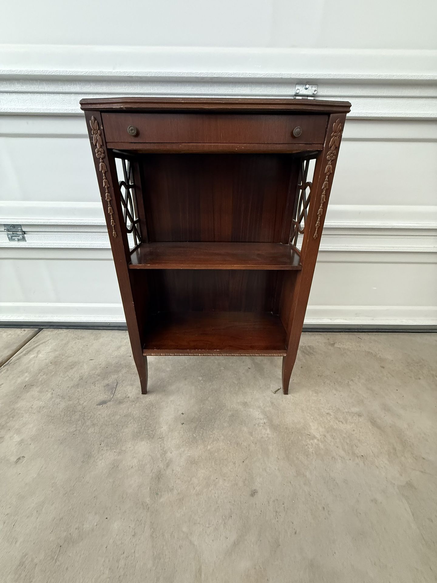 Antique wood end table in great condition!