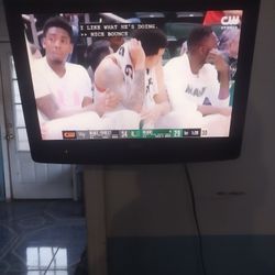 21 inch RCA Flat Screen TV with Built-In DVD Player and Wall Mount NO REMOTE