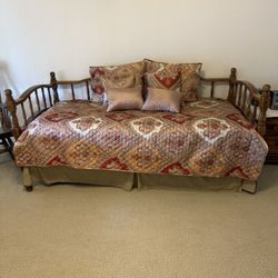 Trundle Bed With Upper And Lower Mattress 