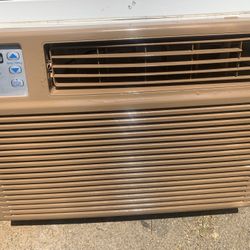 12000 BTU. Window Air Conditioning Unit