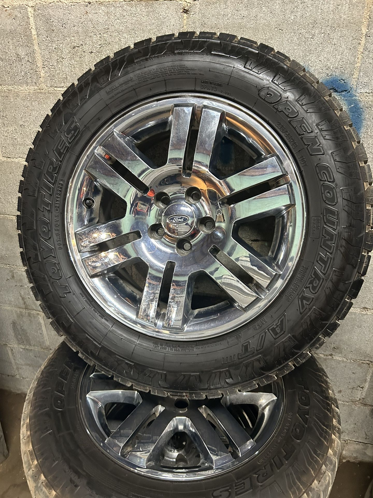 2007-2010 Ford Explorer 18” wheel and tire set