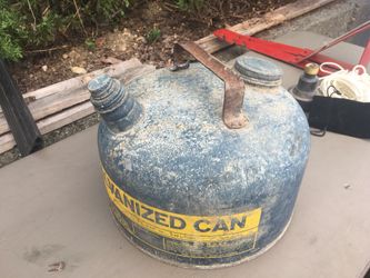 Old Americana gas can collectors