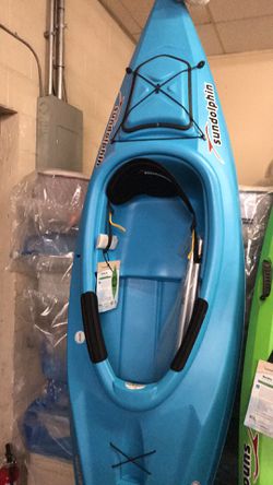 Brand new 10’ kayak w paddle