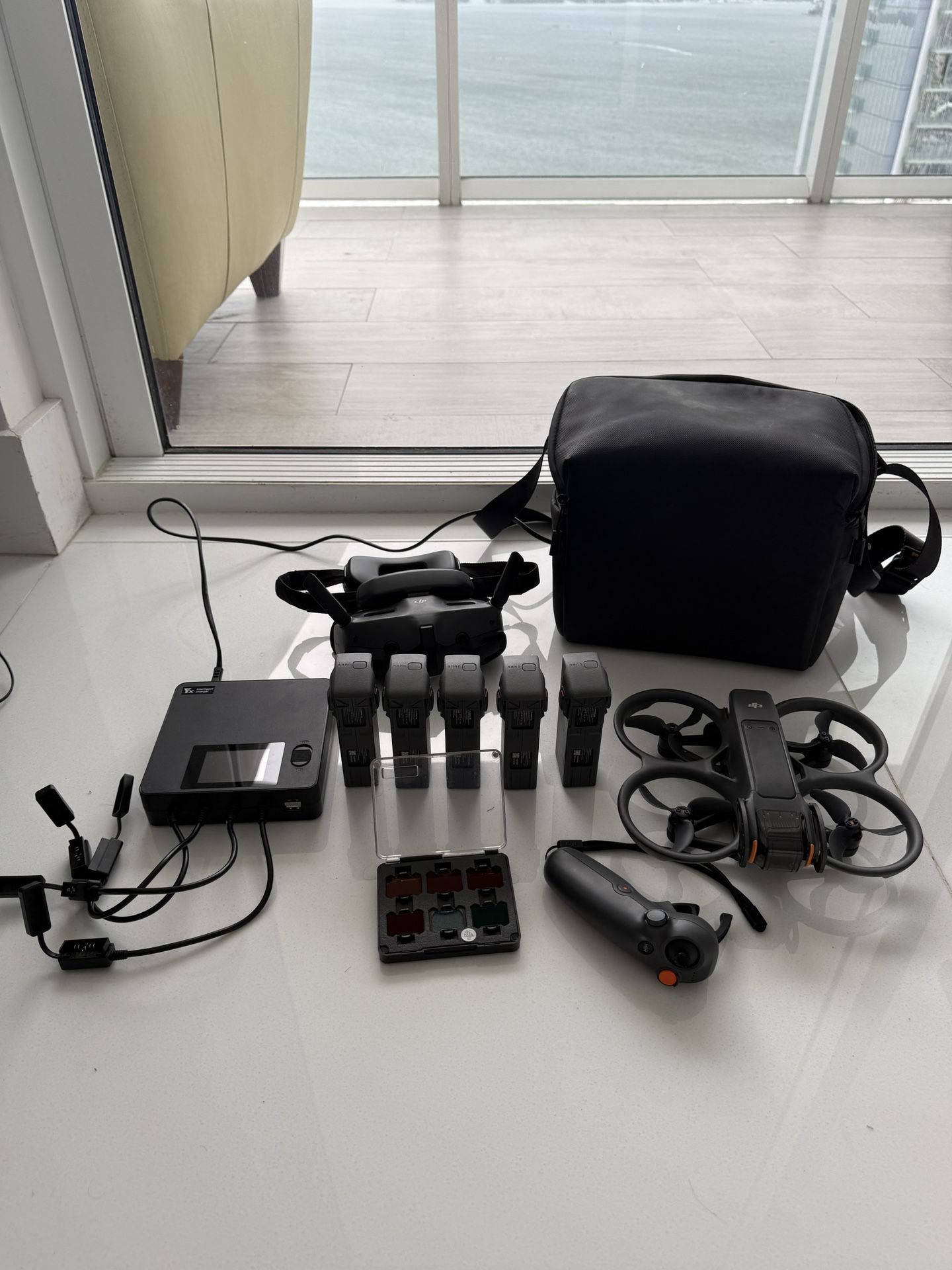 DJI Avata 2 Fly More + 2 Extra Batteries + DJI Pro controller + ND filters + Simultaneous 4 Battery Fast Charger