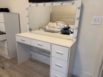 White Makeup Vanity + Lighted Mirror – $110 OBO