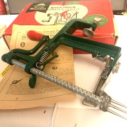VINTAGE White Mountain Apple Pater Corer & Slicer