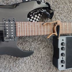 Mitchell MM100 Mini Double-Cutaway Electric Guitar 