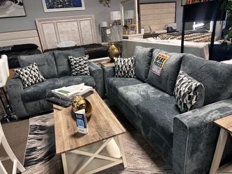Lovely sofa loveseat! $1299 💙🔥 Easy Financing!