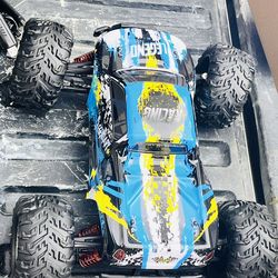 Brand New Extremely Big 1:10 Scale LAEGENDARY Monster Truck Goes Very Fast
