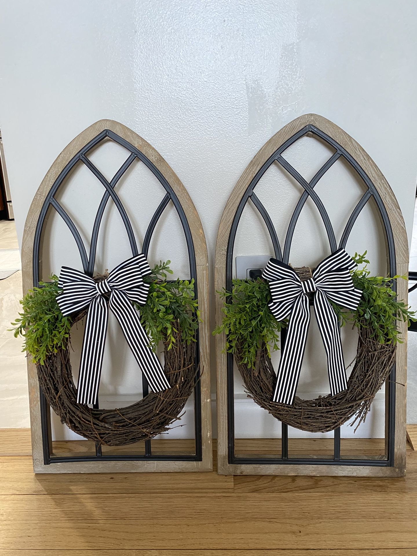 2 Cathedral Window Frames With Wreath