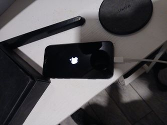 Iphone 12 mini(for parts or tech pieces) it doesn't work stuck in a boot loop