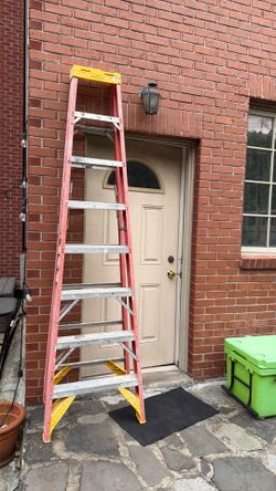 8’ 8 feet Werner ladder orange ladder good condition