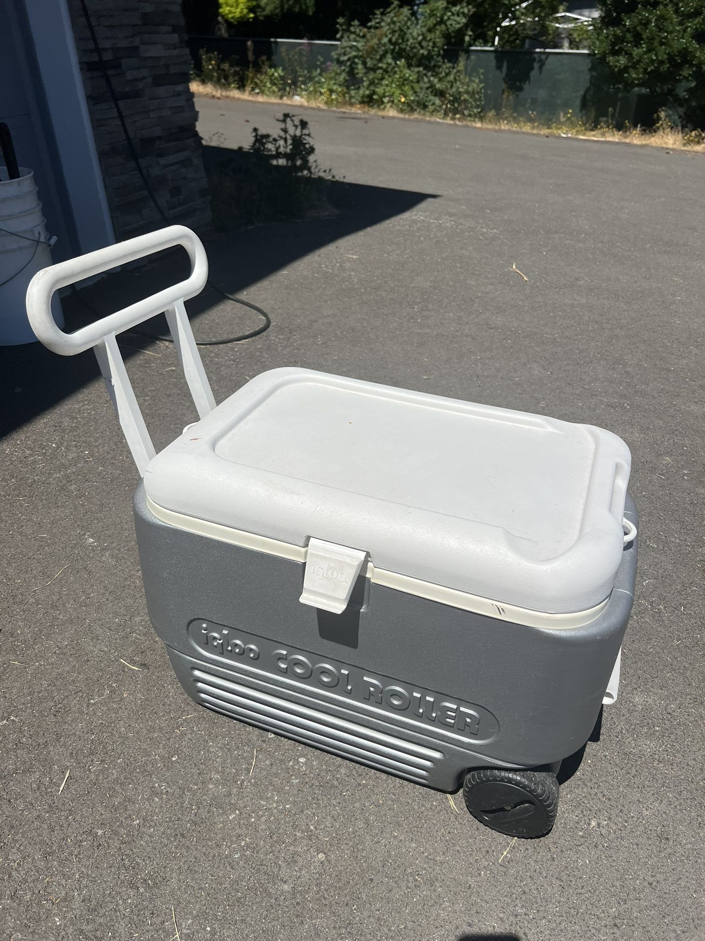 Igloo Rolling Roller Wheeled Cooler (23” long) with pull handle