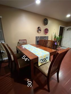 WOOD DINING TABLE / COMEDOR