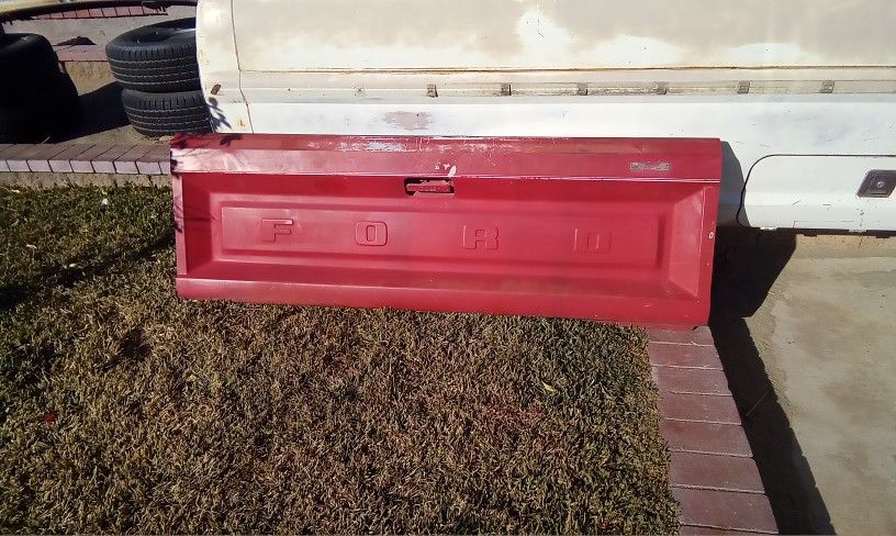 80-86 F-150 Ford Trucks Tailgate Part 