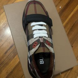Burberry Shoes Size 9