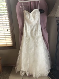 Beautiful Wedding Dress!! Good condition.
