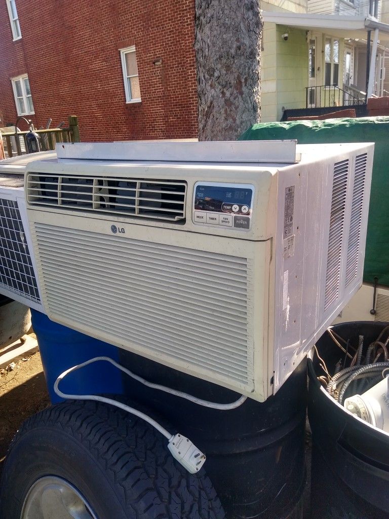 LG AIR CONDITIONER 18000 BTU for Sale in Crum Lynne, PA OfferUp