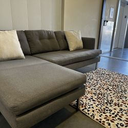 GRAY SECTIONAL COUCH W/ FREE DELIVERY 