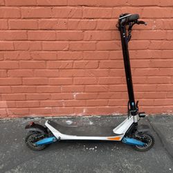 Pegasus Electric Scooter 28MpH with 28Mile Range includes charger