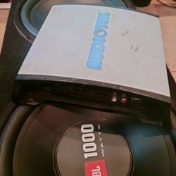 Se Vende Cajón Con 2 JBL De 1000 Watts Y Audiotek De 1200