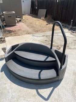 Jacuzzi steps