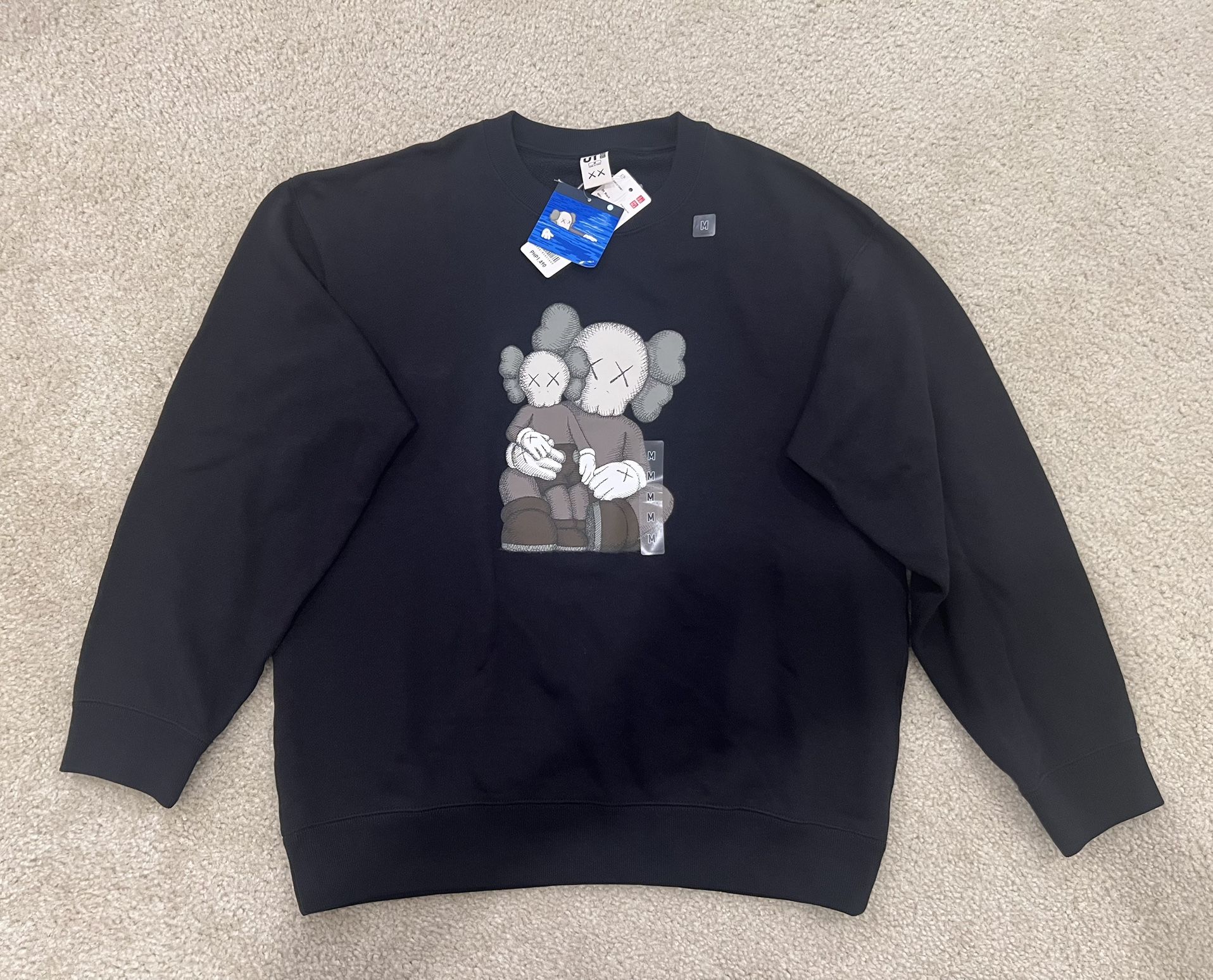 Uniqlo Kaws Sweater Size medium
