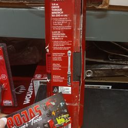 Husky 1/4in. Drive Torque Wrench 40-200in Lbs 