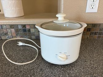 2 quart White Slow Cooker with Glass Lid