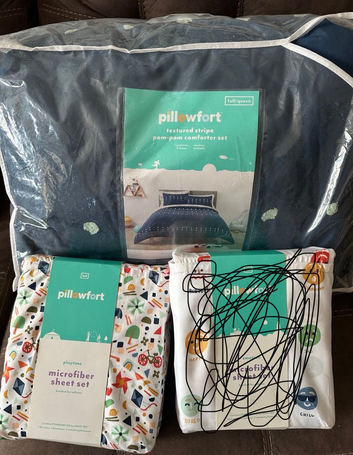 New Pillowfort Full Size Bedding Set  Set includes 1 four piece sheet set. And comforter set with shams. (Only includes the playtime set. Emotions set